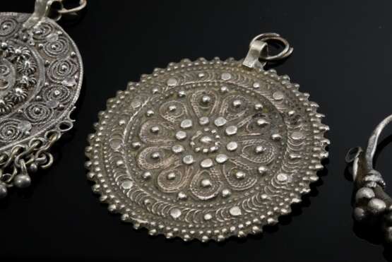 3 Various pieces of Yemeni jewellery: 2 pendants w… - фото 4 3 Various pieces of Yemeni jewellery: 2 pendants w… - фото 4