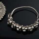 3 Various pieces of Yemeni jewellery: 2 pendants w… - фото 5