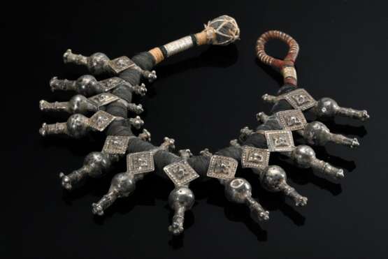 Armband mit 12 Anhängern "Stilisierte Blüten über … - Foto 1 Armband mit 12 Anhängern "Stilisierte Blüten über … - Foto 1