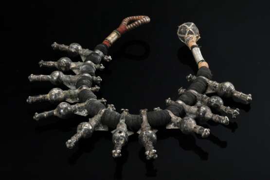 Armband mit 12 Anhängern "Stilisierte Blüten über … - Foto 3 Armband mit 12 Anhängern "Stilisierte Blüten über … - Foto 3