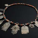 Marokkanische Kette mit diversen Silber-, Korallen… - Foto 1