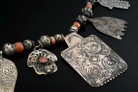 Marokkanische Kette mit diversen Silber-, Korallen… - Foto 3 Marokkanische Kette mit diversen Silber-, Korallen… - Foto 3