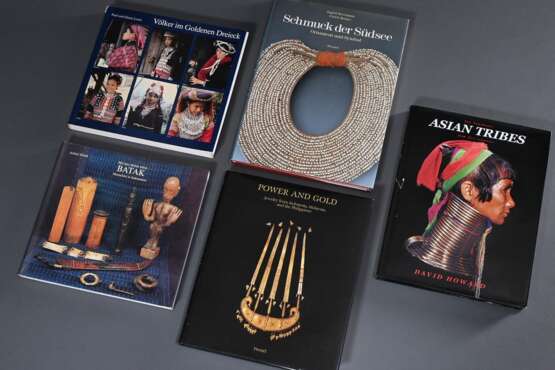 5 Various reference books and illustrated books on… - photo 1