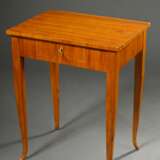 Biedermeier Beistelltisch in gerader Façon mit Sch… - Foto 1