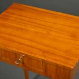 Biedermeier Beistelltisch in gerader Façon mit Sch… - Foto 2