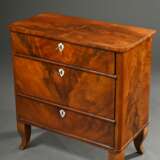 Small late Biedermeier children's chest of drawers… - photo 1