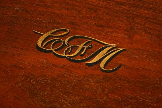 Mahogany bedside table with painted gold monogram … - photo 3