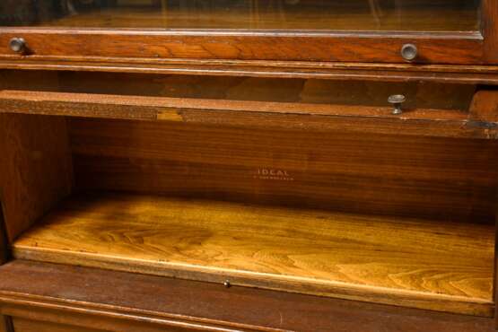 2 Patent bookcases, each with 6 compartments, labe… - фото 5