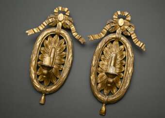 Paar Louis XVI Wandblaaker mit Schleifenbekrönung …