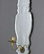 Beleuchtung. Antiker Spiegelblaaker in länglicher Rocailleform …