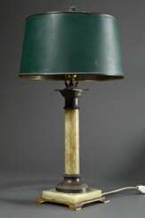 Klassische Säulenlampe mit hellgrünem Onyx Fuß und…