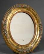Spiegel. Kleiner ovaler Biedermeier Spiegel mit polychrom g…