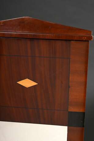 Biedermeier console mirror with pointed gable, mah… - фото 2