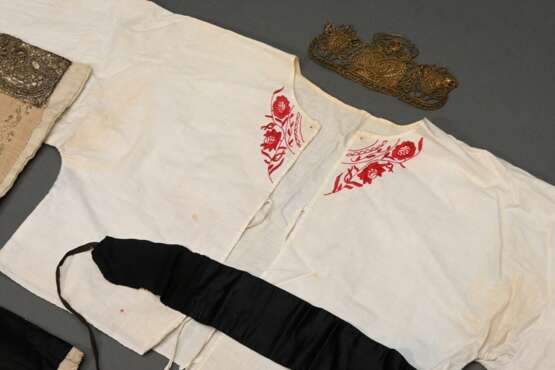 13 Diverse Teile Vierländer Trachtenkleidung, 19.J… - Foto 3 13 Diverse Teile Vierländer Trachtenkleidung, 19.J… - Foto 3