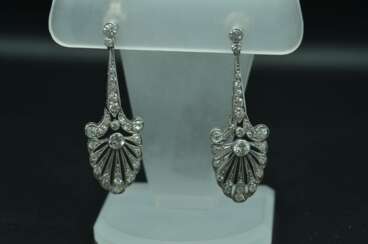 Boucles d&amp;39;oreilles en platine avec 56 diamants naturels 