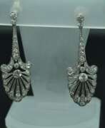 Catalogue des produits. Boucles d&amp;39;oreilles en platine avec 56 diamants naturels 