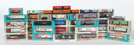 40 LKW Modelle Albedo, 34 x Auflieger, LKW mit Anhänger u.a. mit Werbe… - photo 1 40 LKW Modelle Albedo, 34 x Auflieger, LKW mit Anhänger u.a. mit Werbe… - photo 1