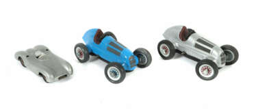 3 Rennwagen Schuco, 2 x Replika, Studio 1050, 1 x blau, 1 x silberfarb…