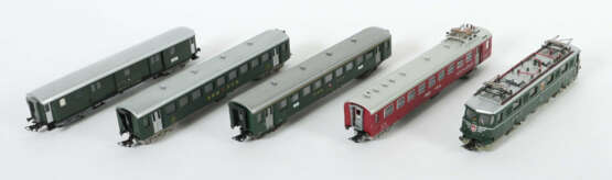 SBB-Zug Fleischmann, Spur H0, 1 x Lok bez. 1334, BN 11412, dazu 4 SBB … - photo 1