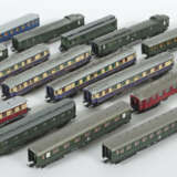 18 Personenwagen und Dieseltriebzug Liliput, Spur H0, 2-teilger Diesel… - photo 1