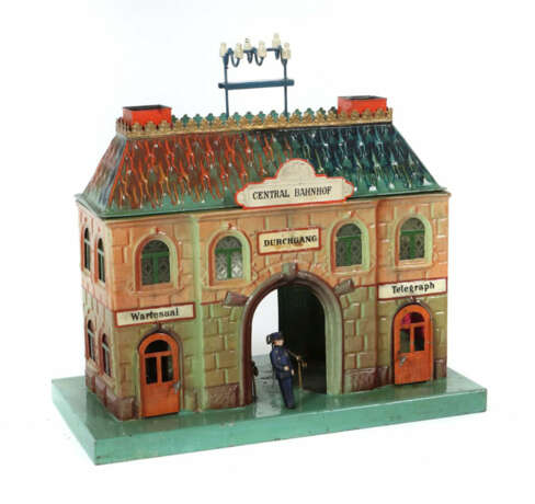 Central-Bahnhof Märklin, Modell 2010, Spur 0, BZ 1902-1915, kräftige F… - photo 1 Central-Bahnhof Märklin, Modell 2010, Spur 0, BZ 1902-1915, kräftige F… - photo 1