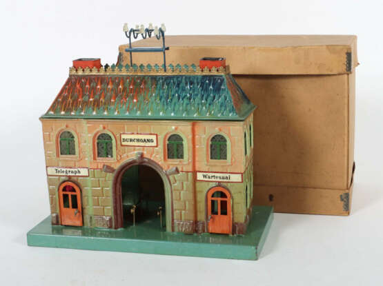 Central-Bahnhof Märklin, Modell 2010, Spur 0, BZ 1902-1915, kräftige F… - photo 2 Central-Bahnhof Märklin, Modell 2010, Spur 0, BZ 1902-1915, kräftige F… - photo 2