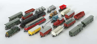 Konvolut Eisenbahn Märklin u.a., Spur H0, 2 x Diesellok, ungedeuteter …