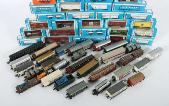Konvolut Güterwagen Märklin, Spur H0, 28 x im OK Typ 7 und 8 (1975-198… - photo 2 Konvolut Güterwagen Märklin, Spur H0, 28 x im OK Typ 7 und 8 (1975-198… - photo 2