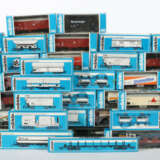 50 Güterwagen Märklin, Spur H0, mit Autotransporter, Kesselwagen, gede… - Foto 1