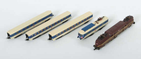 1 Lok, 1 Triebwagenzug Lima und Rivarossi Italien, Rivarossi: 1 x Lok … - фото 1 1 Lok, 1 Triebwagenzug Lima und Rivarossi Italien, Rivarossi: 1 x Lok … - фото 1