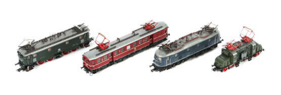 4 E-Loks Roco, Spur H0, 1 x BN 116 019-1 der DB, grün; 1 x E71 33 der … - фото 1