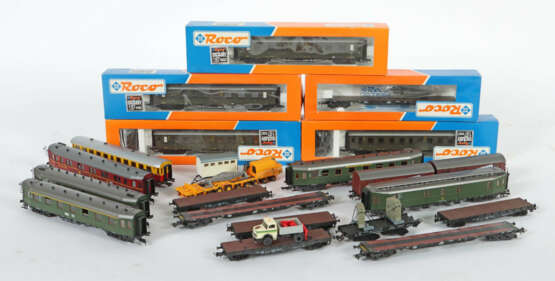 20 Personen- und Güterwagen Roco, Spur H0, Wagenserie 44530, 44531, 44… - photo 1 20 Personen- und Güterwagen Roco, Spur H0, Wagenserie 44530, 44531, 44… - photo 1