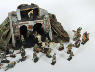 Konvolut Soldaten mit Anlage Elastolin, Lineol u.a. Bunkeranlage mit h…