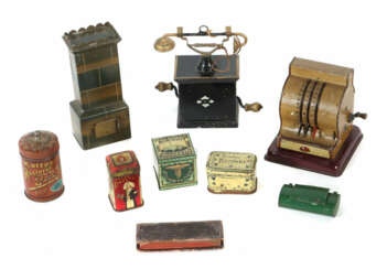 Zubehör für Puppenstube um 1900/20, 1 x Kurbeltelefon, Blech, schwarz/…