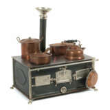 Puppenherd ca. um 1900, geschwärztes Gehäuse, 4 Kochstellen mit Wasers… - photo 1