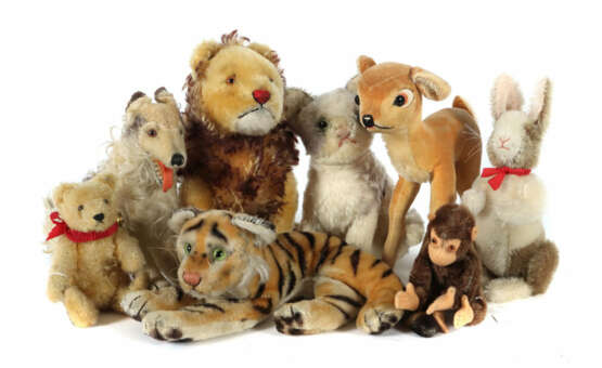 8 Tiere mit kl. Teddy Steiff, ca. 1950/60er Jahre, 1 x Bambi H: 21 cm;… - photo 1 8 Tiere mit kl. Teddy Steiff, ca. 1950/60er Jahre, 1 x Bambi H: 21 cm;… - photo 1