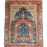 Signierter Hereke-Seidengebetsteppich mit Jagdszenen Türkei, um 1980, … - photo 1