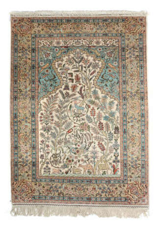 Seidenteppich mit Paradiesgartennische Kayseri?, um 1970/80, Seide auf… - photo 1 Seidenteppich mit Paradiesgartennische Kayseri?, um 1970/80, Seide auf… - photo 1
