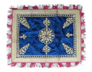 Zierdecke mit Metallfadenstickerei osmanisch/Südosteuropa, 1. Hälfte 2…