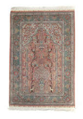 Seidengebetsteppich im Hereke-Stil China, Ende 20. Jh., Seide auf Seid…