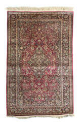 Seidenteppich im Kashan-Design Indien, Ende 20. Jh., Seide auf Seide, …