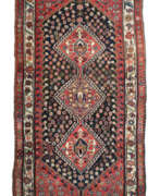 Product catalog. Teppich mit Qashqai-Medaillons Persien, wohl um 1930, Wolle auf Wolle,…