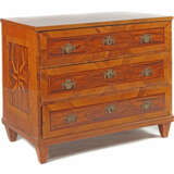 Empire-Kommode mit achtstrahligem Sterndekor um 1800, Nussbaum, Ahorn … - photo 1