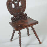 Brettstuhl mit Doppelkopfadler 19. Jh., Nussbaum, gedrechselte Beine, … - Foto 2