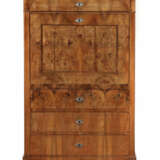 Biedermeier-Schreibschrank 2. Viertel 19. Jh., Nussbaummaser furniert,… - Foto 1