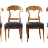 Satz aus vier Biedermeier-Schaufelstühlen 2. Viertel 19. Jh., Nussbaum… - Foto 1