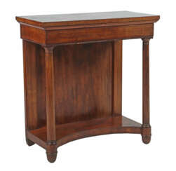 Biedermeier-Konsolentisch 19. Jh., Nussbaum furniert, frontseitig konk…