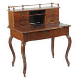 Louis Philippe-Sekretär um 1840/50, Nussbaummaser furniert, Cabriole-B… - фото 1
