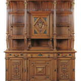 Gründerzeit-Buffet mit Bronze-Faunskopf um 1880, Nussbaum, Rahmenbauwe… - Foto 1