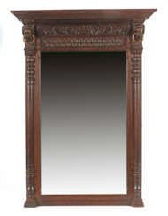 Wandspiegel mit Löwenmaskarons um 1900, Eiche-Holzleistenrahmen mit au…